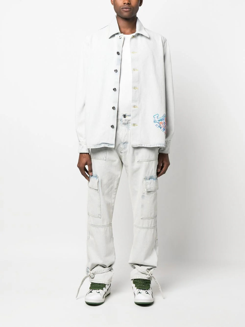 GRAFFITI EMB DENIM SKATE SHIR EXTREME BLEACH
