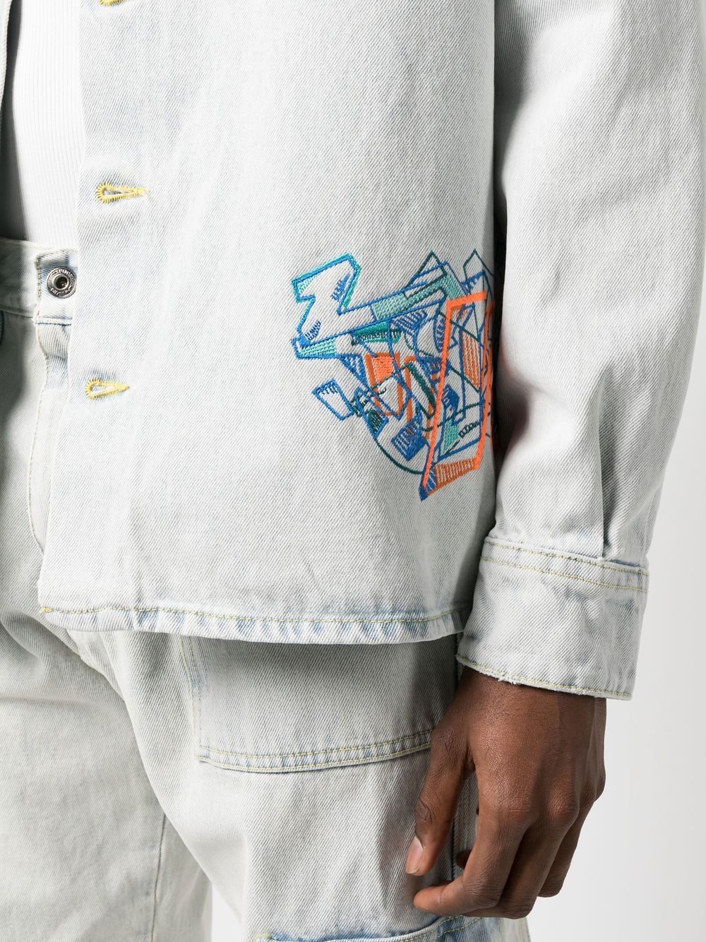 GRAFFITI EMB DENIM SKATE SHIR EXTREME BLEACH
